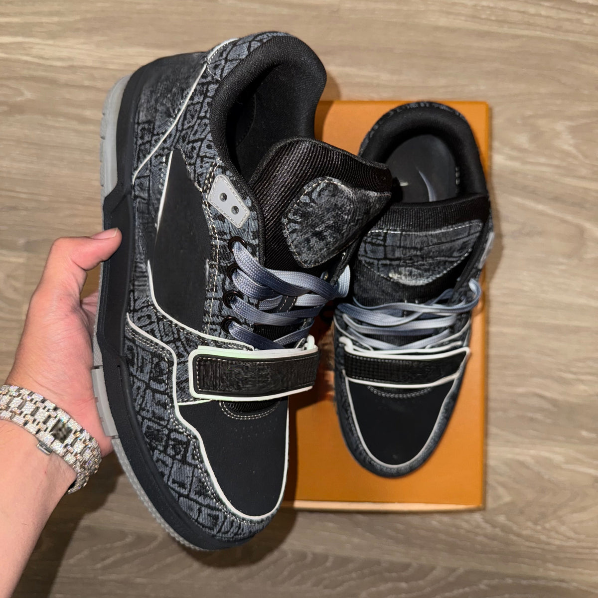Black Trainer