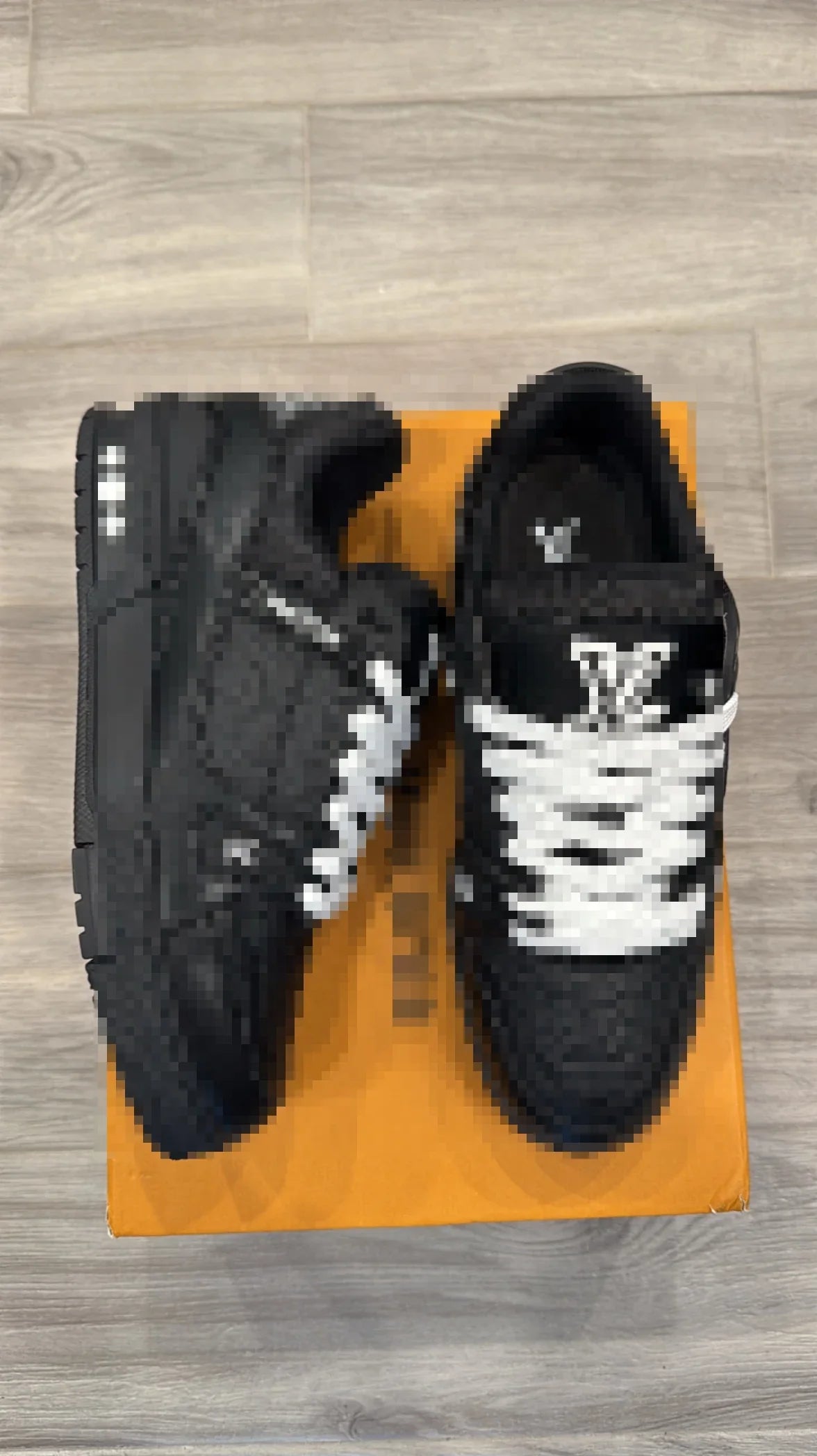 Black Trainer
